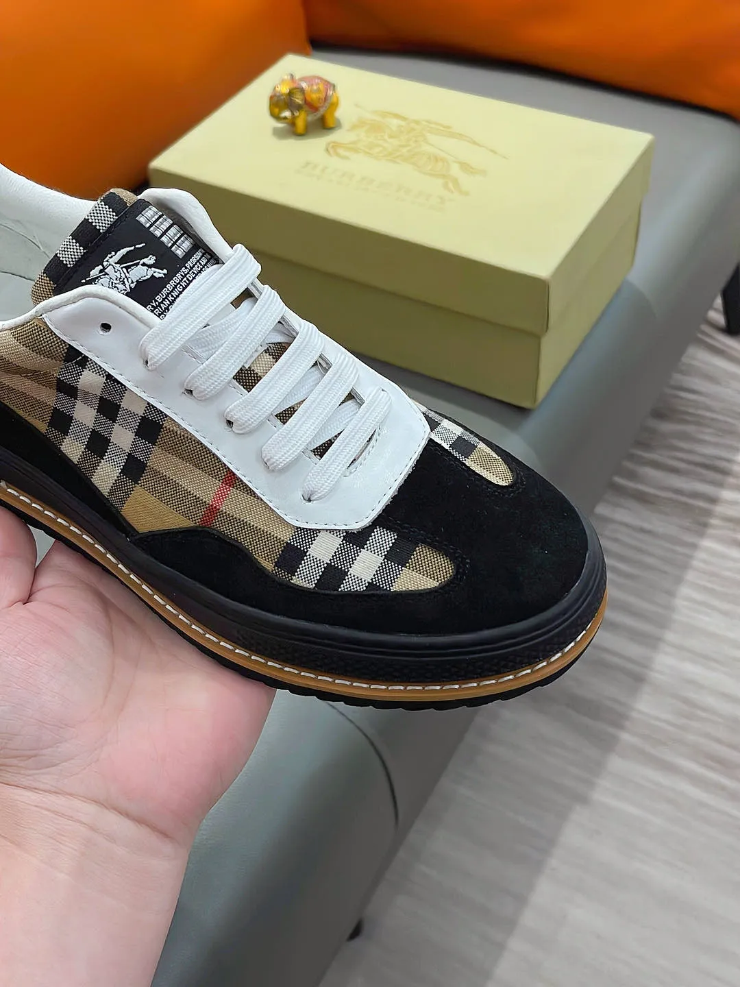 Men's shoes BURBERRY "Burberry" P400 Regular size: 38-44 (casual shoes) Product materials: Selected cowhide upper, soft sheepskin lining; original outsole.